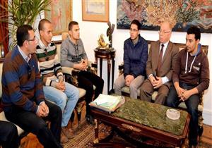 وزير الثقافة يلتقي بشباب "عربة الحواديت"