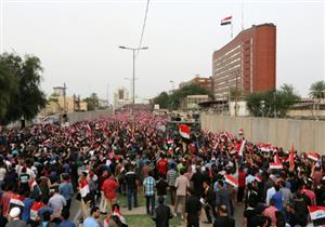 تظاهر العشرات في ساحة التحرير بالعاصمة العراقية "بغداد"