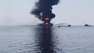  احتراق ناقلة نفط وتضرر ميناء توابسي الروسي بسبب هجوم أوكراني