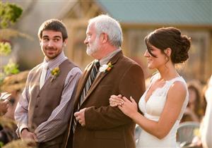 ذهب ليطلب يد فتاة لابنه.. فتزوج بدلاً منه!