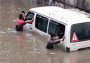 سقوط "ميكروباص" من أعلى كوبري الساحل.. والبحث عن الركاب في النيل