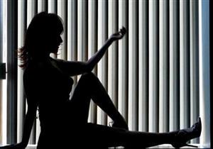 القبض على ساقطة مارست الرذيلة مقابل 3 آلاف جنيه.. والسبب "آي فون"