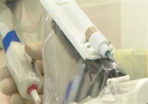 الروبوت يجري أول عملية جراحية داخل العين في العالم