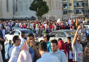 بالصور - الآلاف  يؤدون صلاة بمسجد العوام بمرسي مطروح