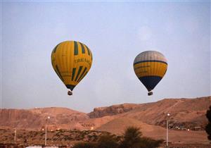 الرياح تتسبب في توقف رحلات البالون بالأقصر