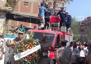 بالصور.. مدير أمن القليوبية يشارك أهالي طوخ في تشييع جثمان شهيد الشرطة