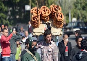 وول ستريت جورنال: الأوضاع الاقتصادية تبدد أمال الشباب المصري في الزواج