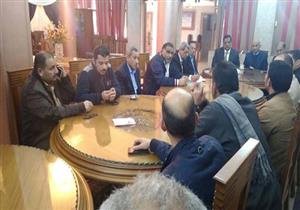 بالصور..الأمن يبحث خفض أسعار السلع مع مسئولي الغرفة التجارية بكفر الشيخ
