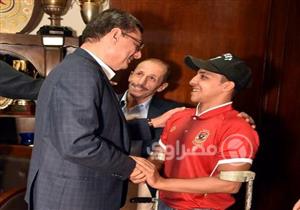 بالفيديو.. لفتة طيبة من الأهلي تضامنًا مع صاحب الفرحة الشهيرة