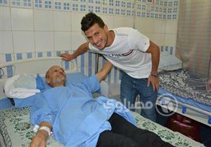 بالصور.. طارق حامد يزور مرضى مركز الأورام بالمنصورة