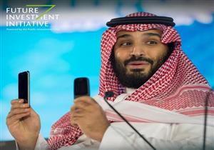 فيديو- بن سلمان: الفرق بين نيوم وغيرها كهذين الهاتفين