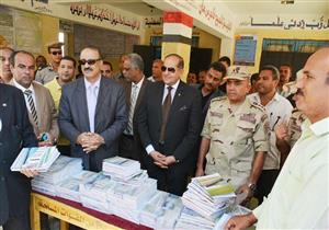 المنطقة الجنوبية العسكرية توزع مقاعد وكشاكيل على طلاب مدارس بسوهاج