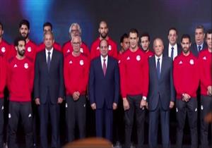 السيسي يستقبل المنتخب.. شكر خاص لصلاح.. ورسالة للاعبين