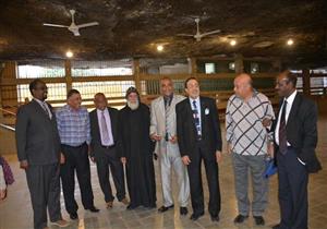 بالصور.. ضيوف مؤتمر الطب التكاملي بأسيوط يزورون دير العذراء