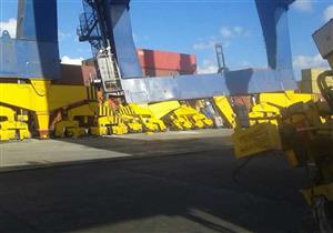 التحفظ على سفينة لتحطيمها ونشين عملاقين بميناء الدخيلة