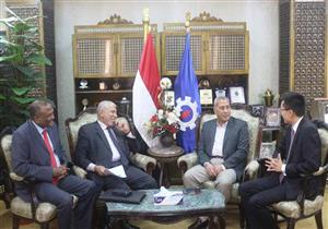 بحث إنشاء محطة لتوليد الكهرباء من مياه الصرف الصحي في السويس