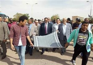 بالصور.. مسيرة حاشدة بجامعة أسوان تضامنًا مع القدس