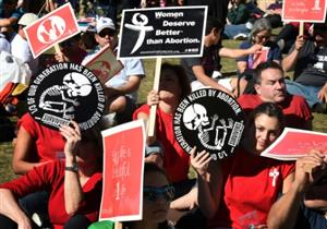 قاضية فيدرالية تعطّل قرارا لترامب مناهضا لمنع الحمل