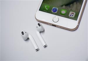 "آبل": حل مشكلة سماعات "AirPods" العام الجديد