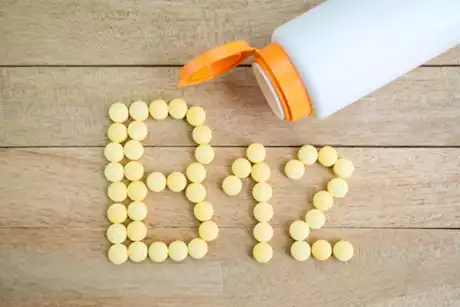 أعراض الإصابة بنقص فيتامين B12.. ما هى الفئات الأكثر عرضة؟