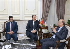 محافظ القاهرة يستقبل سفير أرمينيا بالقاهرة
