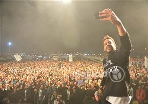 بالصور: حماقي يتألق بحفل جماهيري رغم البرد .. ويرد على جمهوره :"لو القدس هترجع بالغناء .. كانت رجعت من زمان"