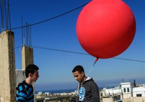 بالون وكاميرا يرسمان خريطة مخيم فلسطيني في لبنان