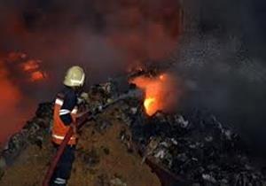 حريق كمية من المخلفات بالترسانة البحرية بالوراق