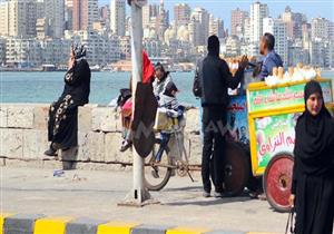 بعد عاصفة "الشمس الكبيرة".. أجواء صيفية على كورنيش الإسكندرية (صور)