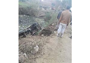 نجاة ركاب سيارة "ميكروباص" بعد سقوطها في ترعة بدمياط