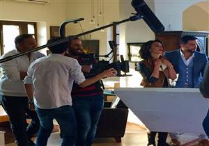 ميس حمدان تنشر صورة من كواليس "طاقة نور" مع هاني سلامة