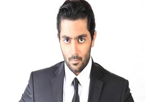 بالصوروالفيديو- أحمد فلوكس يحقق أمنية أحد معجبيه ويشهد على عقد قرانه