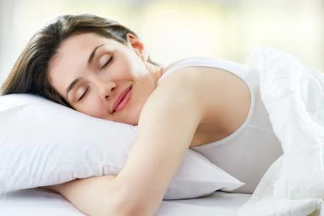 وضعيات النوم.. كيف تؤثر على ظهرك؟ 