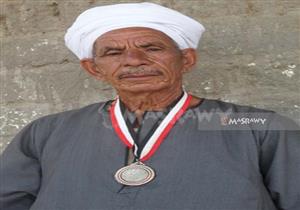 أحد أبطال نصر أكتوبر يعيش على مياه الطلمبة.. ويؤكد: "مصر ناسياني بعد 10 سنين حرب".. فيديو وصور 