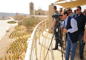 بالصور- السيسي يتفقد العاصمة الإدارية الجديدة ومنطقة جبل الجلالة