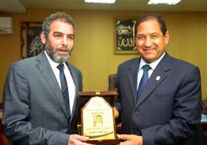 بالصور.. محافظ الغربية يكرم الفنان أحمد عبد العزيز