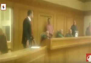 أحمد عز وعمرو عسل يختبئون من الكاميرات في محاكمة "تراخيص الحديد"