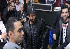 تامر حسني يلعب بالدرامز فى حفل تامر عاشور