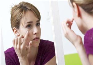 لهذه الأسباب تصابين بالانتفاخ حول العينين عند الاستيقاظ من النوم