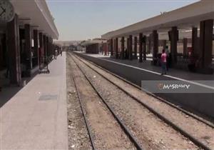 بالصور.. السيسى يفتتح محطة سكك حديد أسوان عبر "الفيديو كونفرنس"