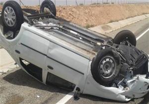 بالأسماء.. إصابة ٥ أشخاص إثر انقلاب سيارة ملاكي في الوادى الجديد