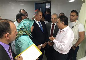 وزير الصحة يتفقد التجهيزات النهائية بمستشفى شلاتين المركزي تمهيداً لافتتاحه- صور