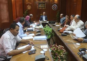 محافظ السويس يوافق على صرف إعانة شهرية لـ3 أسر