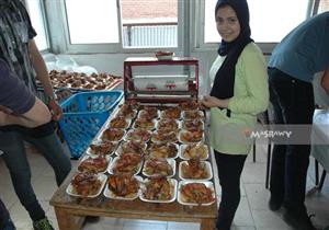 بالصور- شباب "رسالة" بدسوق.. 8 سنوات من تجهيز وجبات الإفطار للفقراء