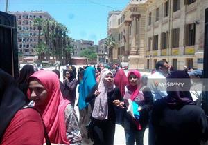 بالصور.. بكاء طالبات "الثانوية" بالمنوفية من امتحان الكيمياء