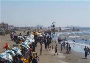 بالصور.. رأس البر تستقبل آلاف المواطنين في ثاني أيام عيد الفطر