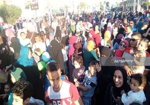 بالصور- على أنغام "الدي جي".. البورسعيدية يحتفلون بالعيد مع العرائس