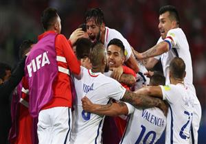 جراح يخاطر بحياة مريض ويشاهد ركلات جزاء البرتغال وتشيلي أثناء العملية (فيديو)