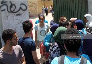 طلاب بالثانوية العامة: امتحان اللغة الأجنبية الثانية سهل.. والاقتصاد "حليناه بالحب" -صور