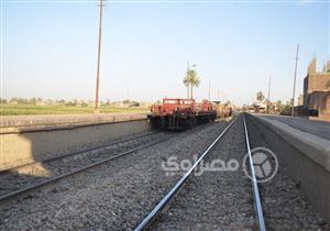 قطار يصطدم بسيارة ملاكي بالسويس.. وإصابة شخصين